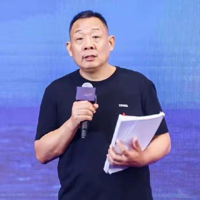 有个事，我一直不敢说，我发现于东来最近有个严重的问题，那就是他有点飘了！本来觉得