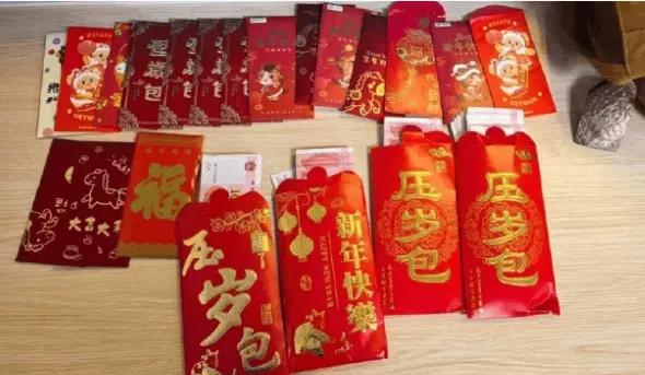 上海一对小夫妻，发现帆布袋，吓了一跳刚过完年，小夫妻俩也跟上海的田老伯夫妇一样，