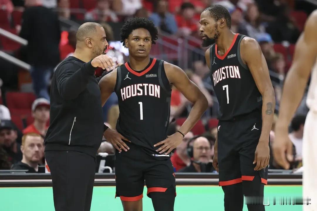 回落第4！火箭106:108遭尼克斯大逆转，看完比赛后谈5件事:一，杜兰特