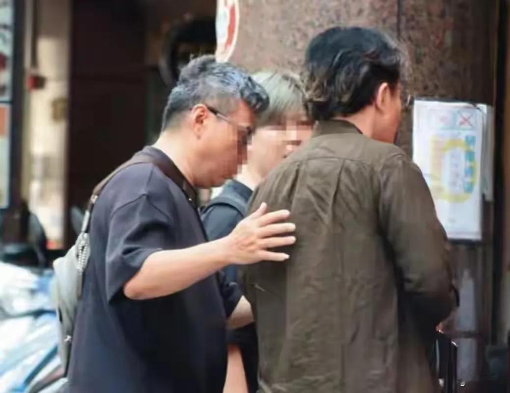 魔术师刘谦抗癌近况曝光,引发广泛关注。据媒体报道,这位曾以精湛技艺征服观众的艺术