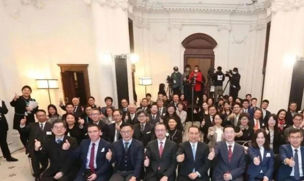 “和事佬界的天花板”今天要做一件举世瞩目的大事。国际调解院30日将在香港举行签署