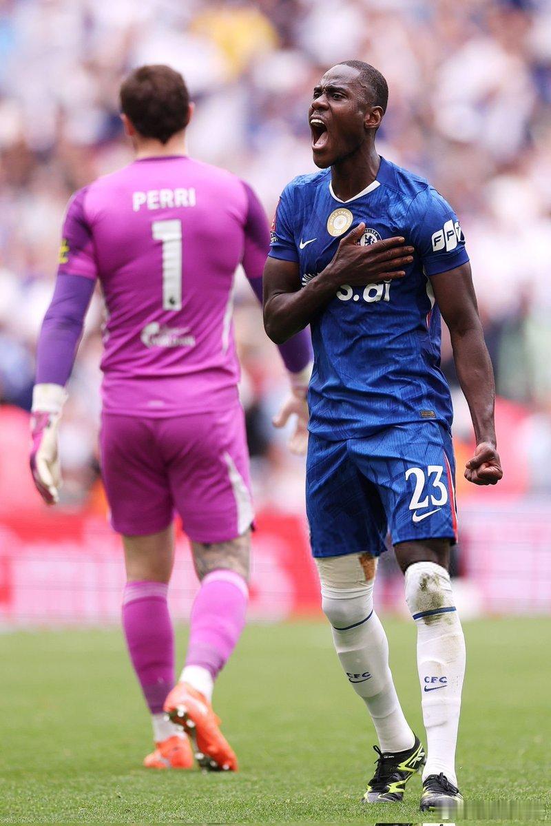 查洛巴：球员应为罗塞尼尔下课负责，不能再以适应期为借口切尔西中卫特雷沃·查洛巴直