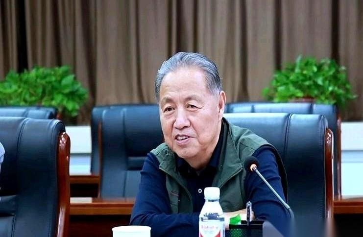 聊聊枣庄那位老领导，刘玉祥。据说当年，他站在新城的规划图前，手指在地图上划了一
