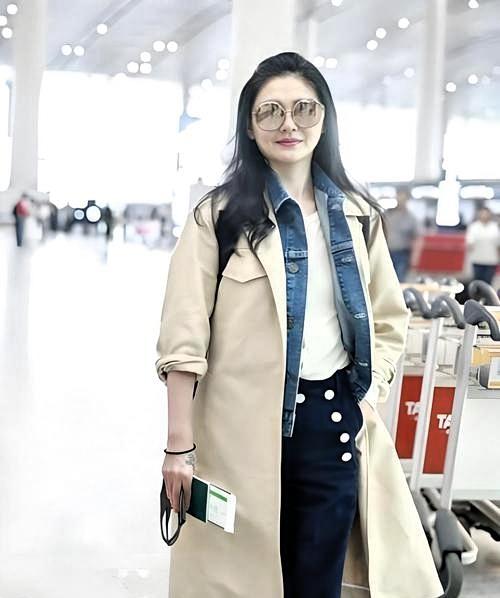 豪华床垫与苦涩笑容：大S婚变后的形象崩塌离婚那会儿，大S可真是女王范儿，住在台