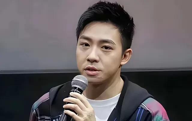 这两人闹了一出闹剧，到底谁对谁错。不得而知。但是，俞灏明为什么要在马晓晨没有同