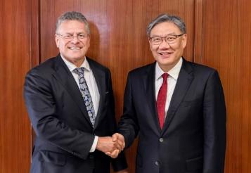 欧盟不等美国了，直接跟中国进行谈判，因为他们知道如果不跟中国进行谈判有些事情根本