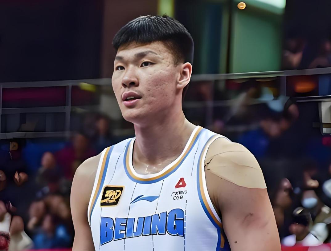 失望！2米11CBA顶薪球员篮下空篮不中，怒砍0分球迷：快点送走昨晚，CBA
