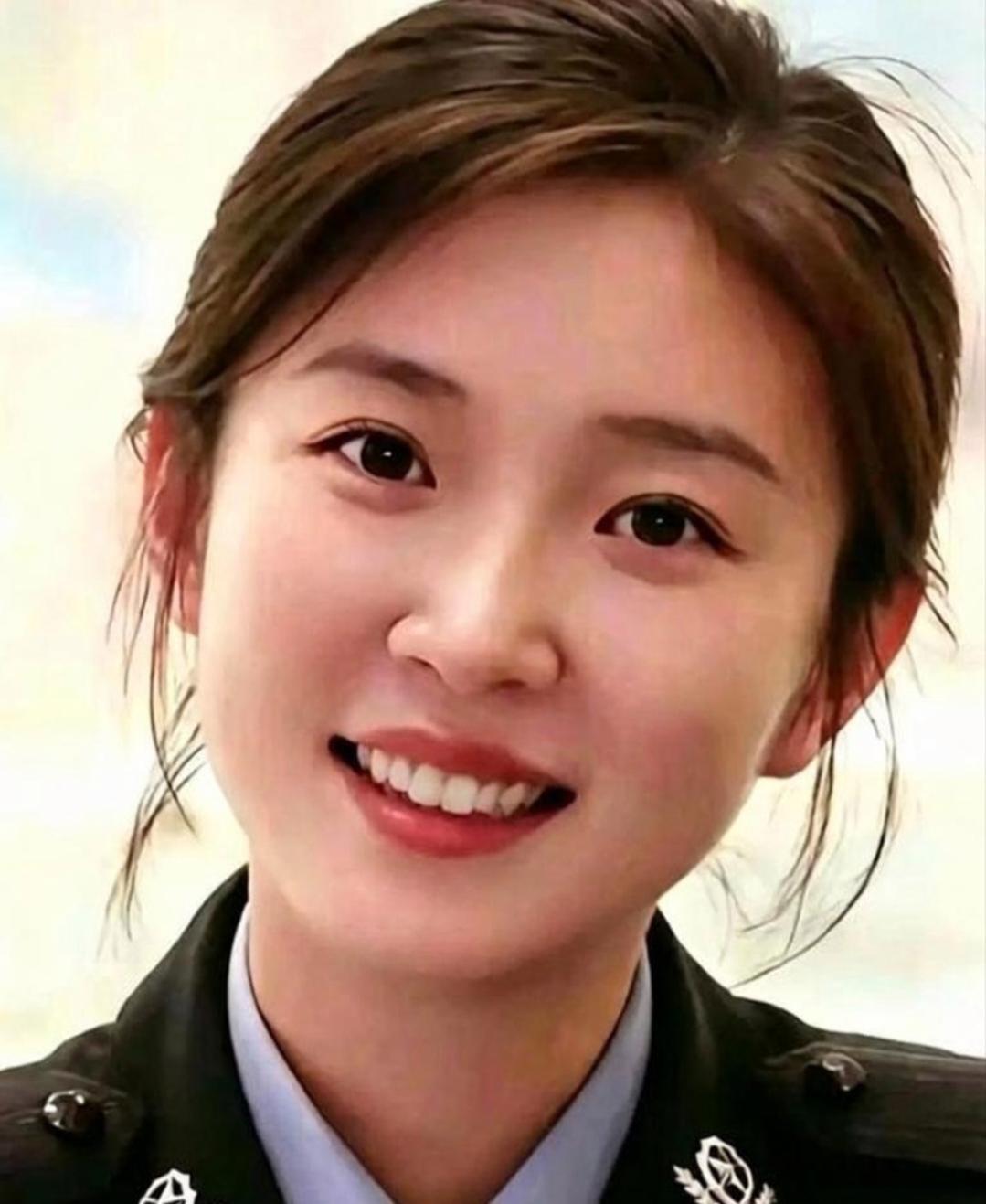 兄弟的警察老婆，他说这是“暴力小可爱”，经常挨揍，痛并快乐着。