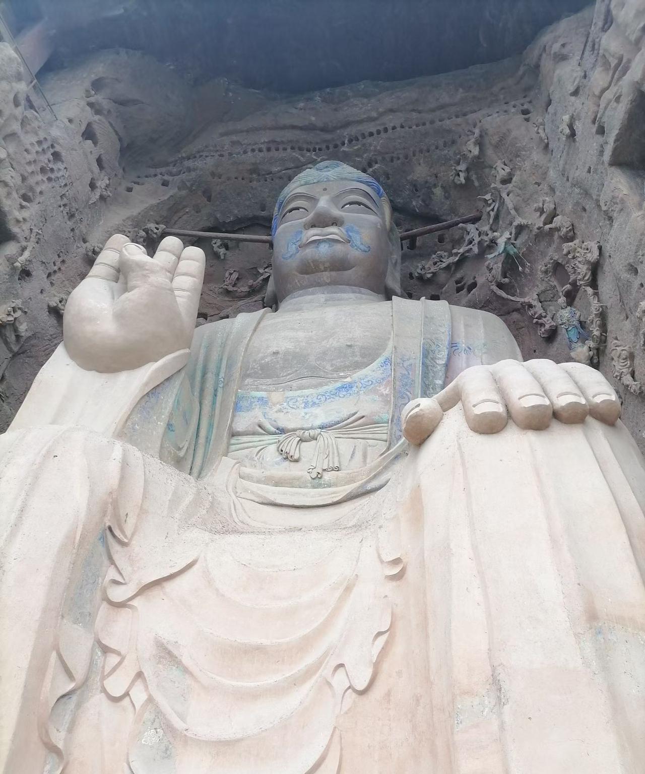 伏羲画卦陇原鹏，大像复活水纵横。四象两极归一画，千佛仙洞鲁班赢。