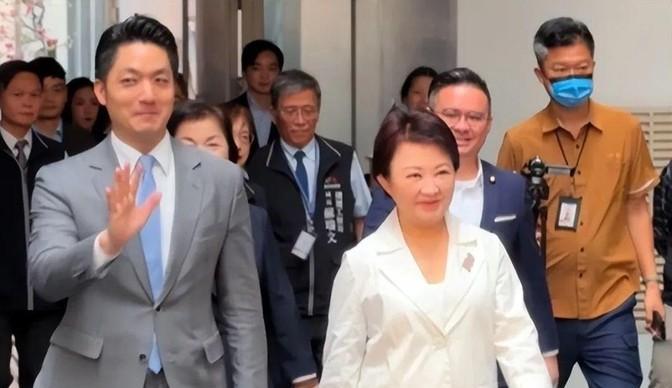 朱立伦表态“愿交棒党主席”，卢、蒋、韩三大咖反应曝光，国民党党主席即将改选，党