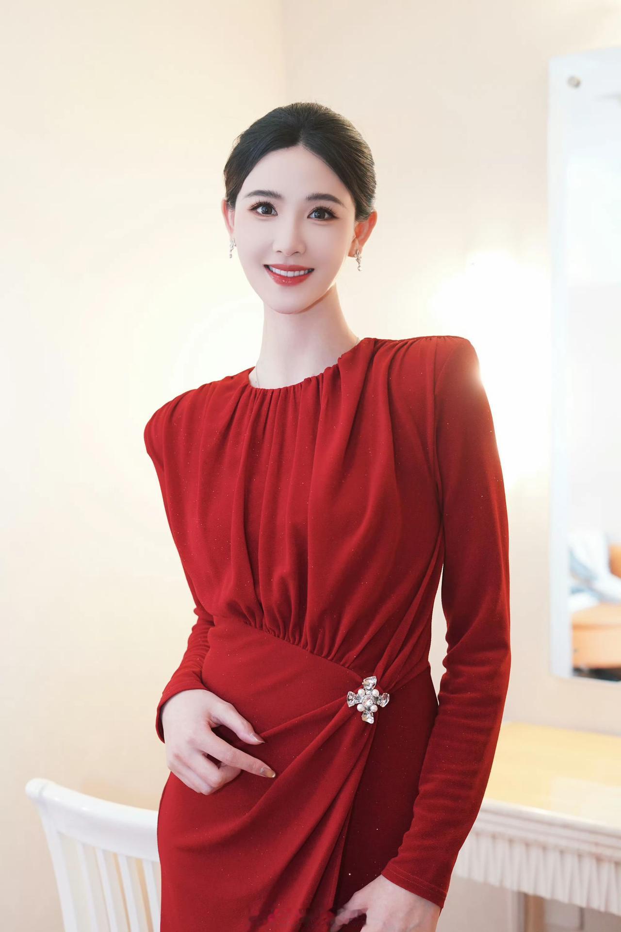 记录我的2026美女主持人穿搭写真