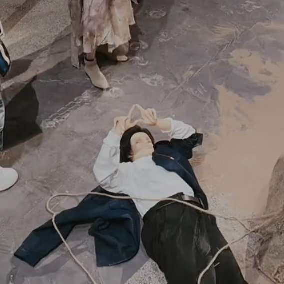 在大侦探连死者都要比心在大侦探连假人都要比心大侦探是懂抽象的，最新一期正追凶