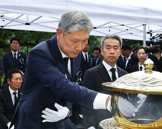 韩联社11日消息，韩国李在明政府首任驻中国大使拟由前总统卢泰愚长子、财团法人东亚