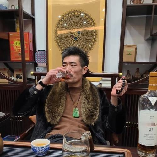 阿四在香港出事的时候，是被我最好的兄弟出卖了，要不然我不会有今天，出卖了之后还有