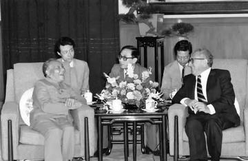 1986年，潜伏美国37年的我国王牌特工金无怠被捕，面对严酷刑罚，他突然来了一句