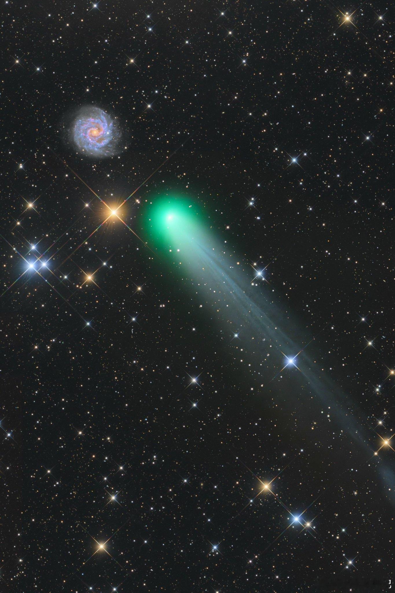 美丽的彗星C/2025A6Lemmon似乎正朝着位于约4000万光年外的