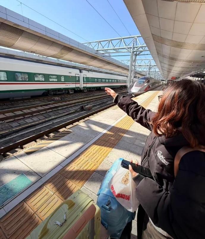 以后出去玩就这样拍哈哈哈哈哈哈哈哈