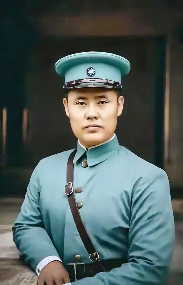 1949年，蒋介石因傅作义促成北平和平解放，密令毛人凤暗杀傅作义。毛人凤派出女特