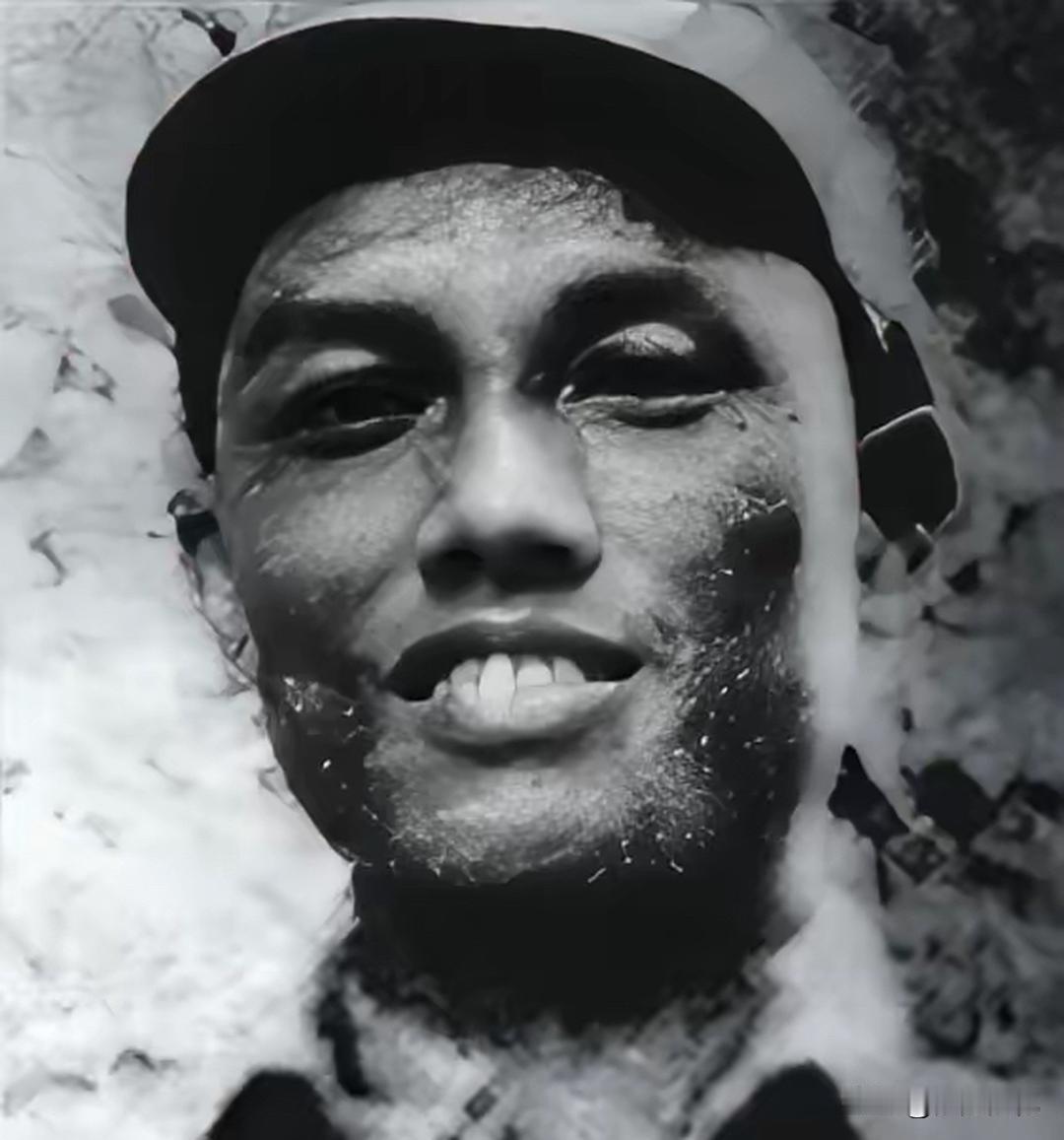 潜伏孤岛32年！刑场上他当众撕开伪装，一句话震住全场宪兵金门战役幸存政委陈