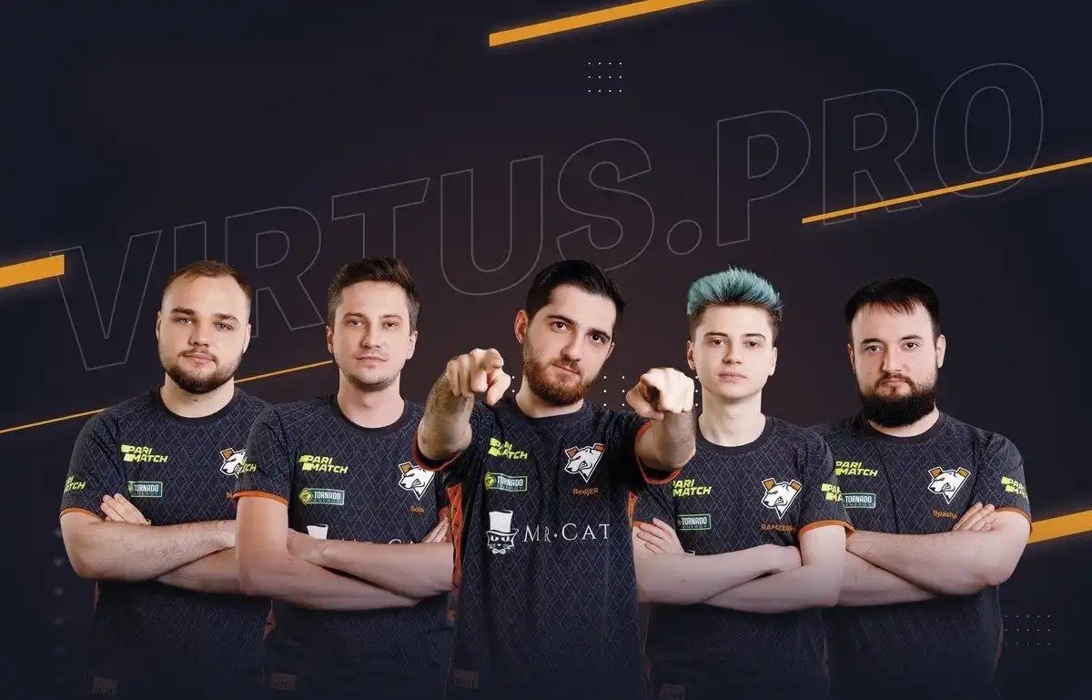 前VP战队三号位9pasha前段时间看比赛评价Xxs“Xxs可是传奇三号位啊，说