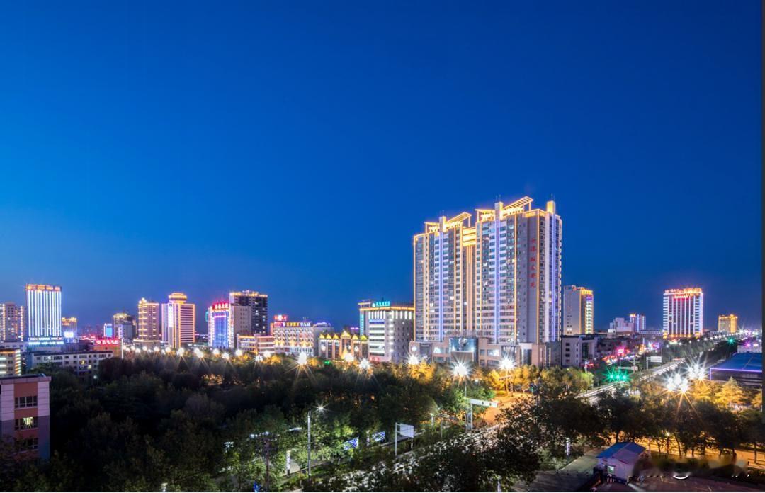 奎屯，天山北麓、准噶尔盆地西南缘的新兴工商业城市，蒙古语意为“寒冷”，是伊犁哈萨