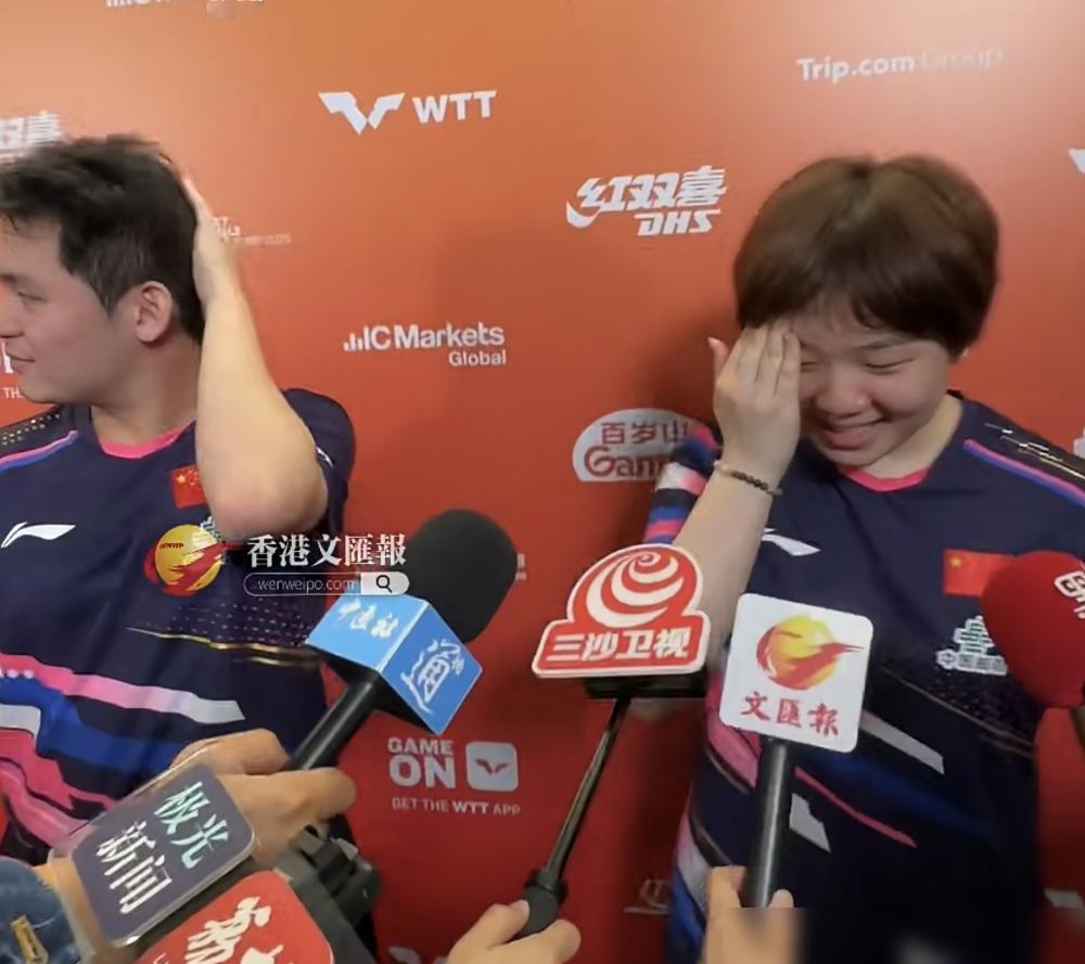 动漫组合这个年龄心里正是不存事的时候，两人约好出场时不笑，可实际上都没有憋住。