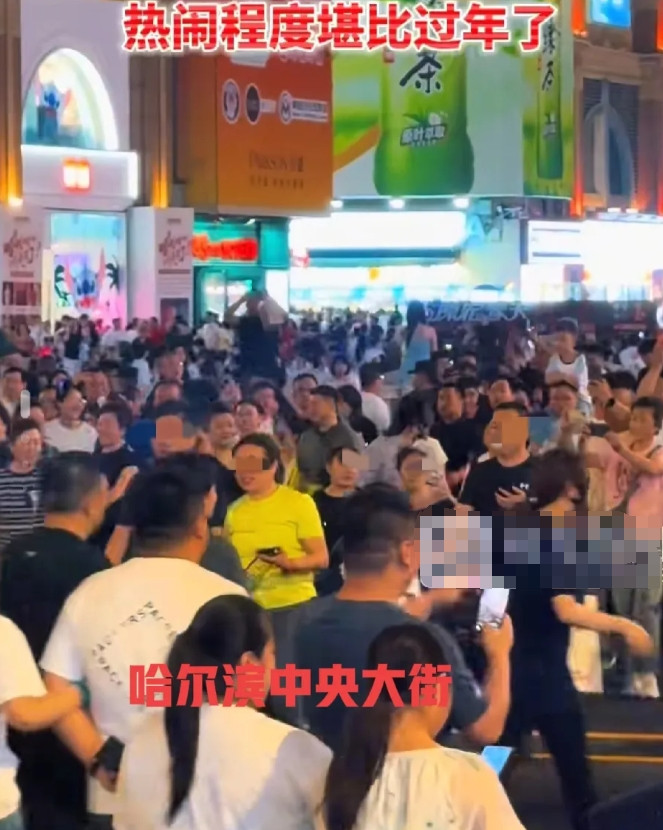 问哈尔滨人一个问题，这是把端午节当春节过吗？网上刷到的端午前夜的中央大街，人