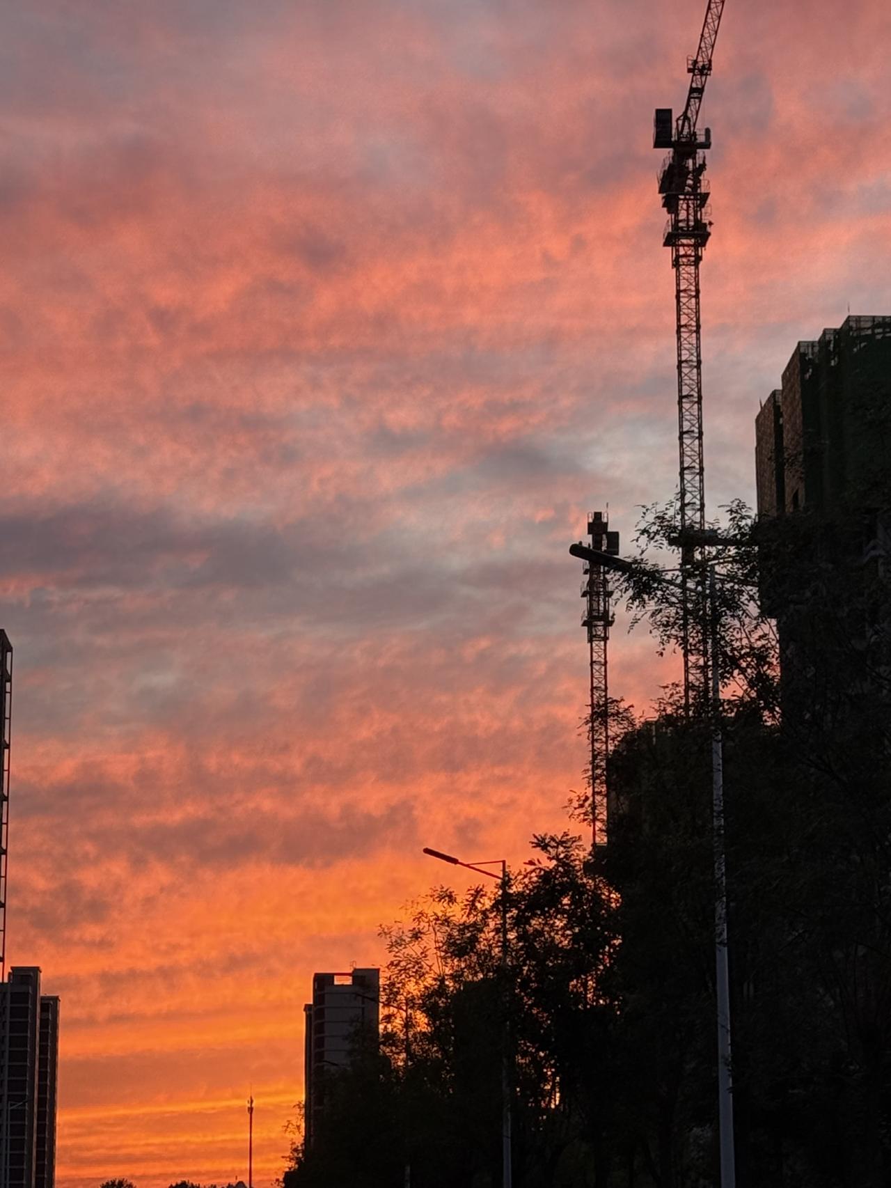 我研究了10个普通人改命时，发现会来事，会送礼，会求人的人，改变命运都非常简单；