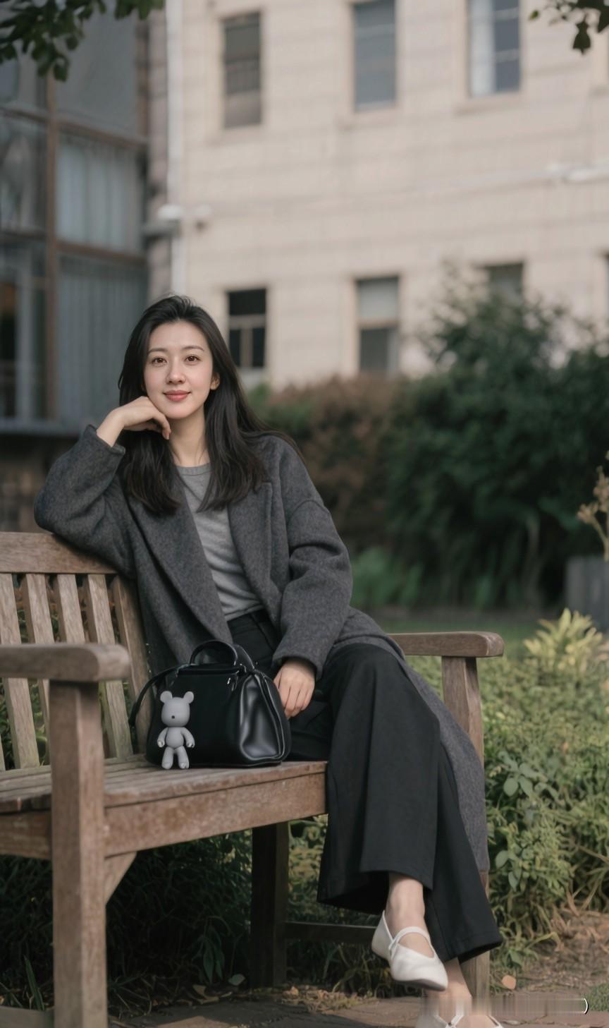 是啊，时间这东西，真是个神奇的存在。它既能冲淡那些不愉快的记忆，也能慢慢