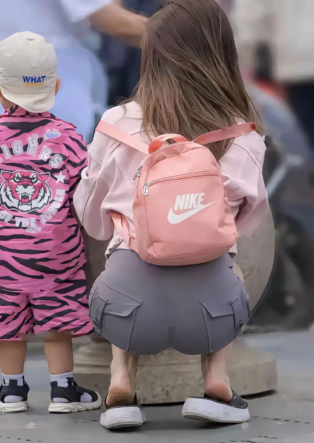 这个画面好温馨，主打的陪伴与幸福！