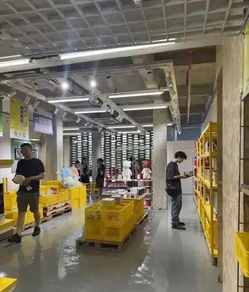 为什么在中国，电商能对实体店形成如此巨大的冲击？核心答案就藏在我们每个人的生活里