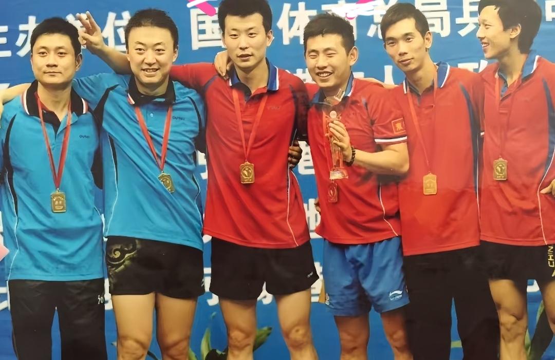 国乒老照片太怀旧！马琳与少年林高远同框，一眼梦回青春一张国乒珍贵老合影，满