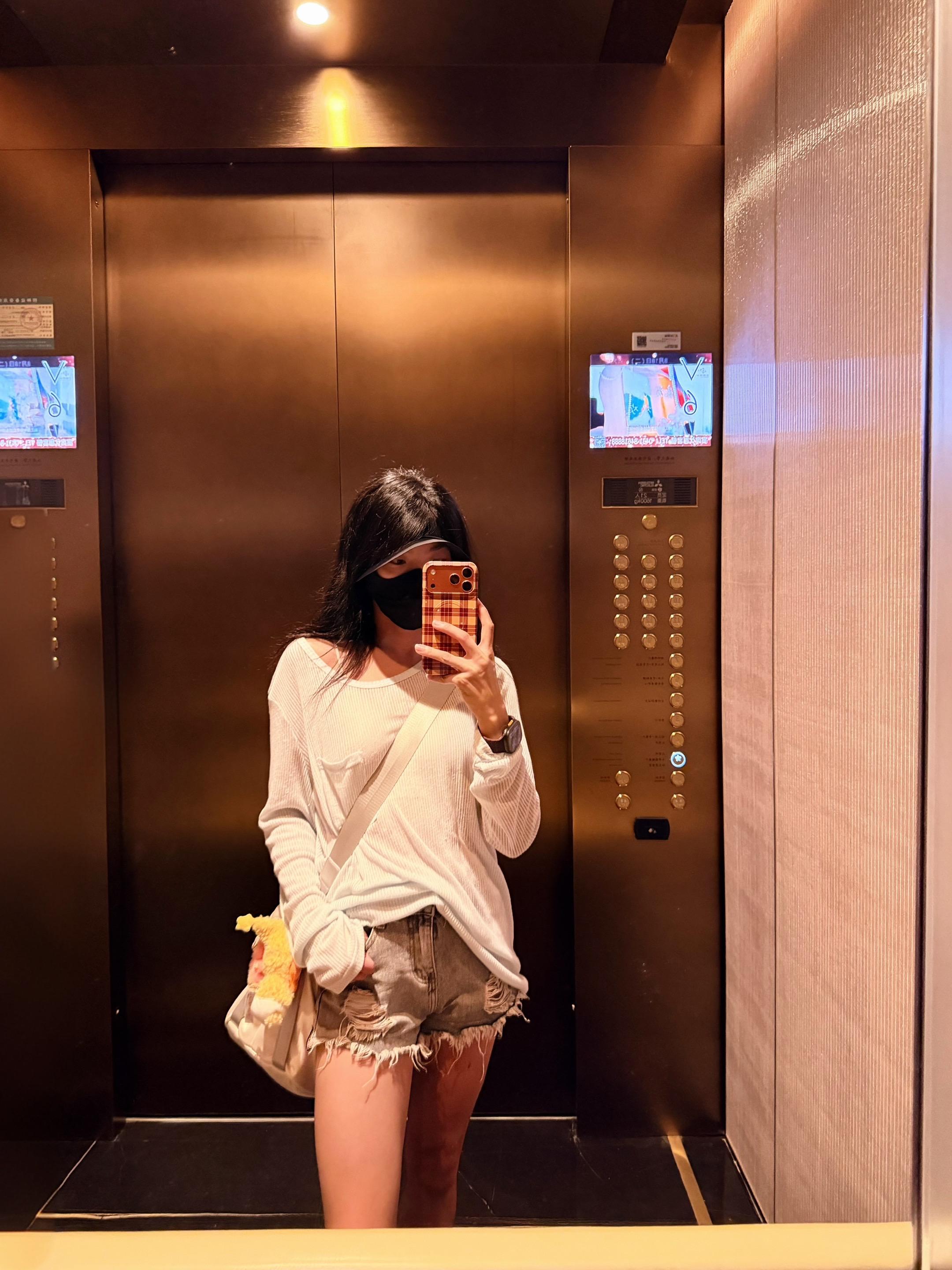 健完身和我吃饭吗 我可以帮你把辣椒挑出来。