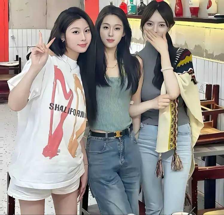 到苏州出差，约小姨见面。小姨在那边上大学，毕业了，就留在苏州发展。小姨说，晚