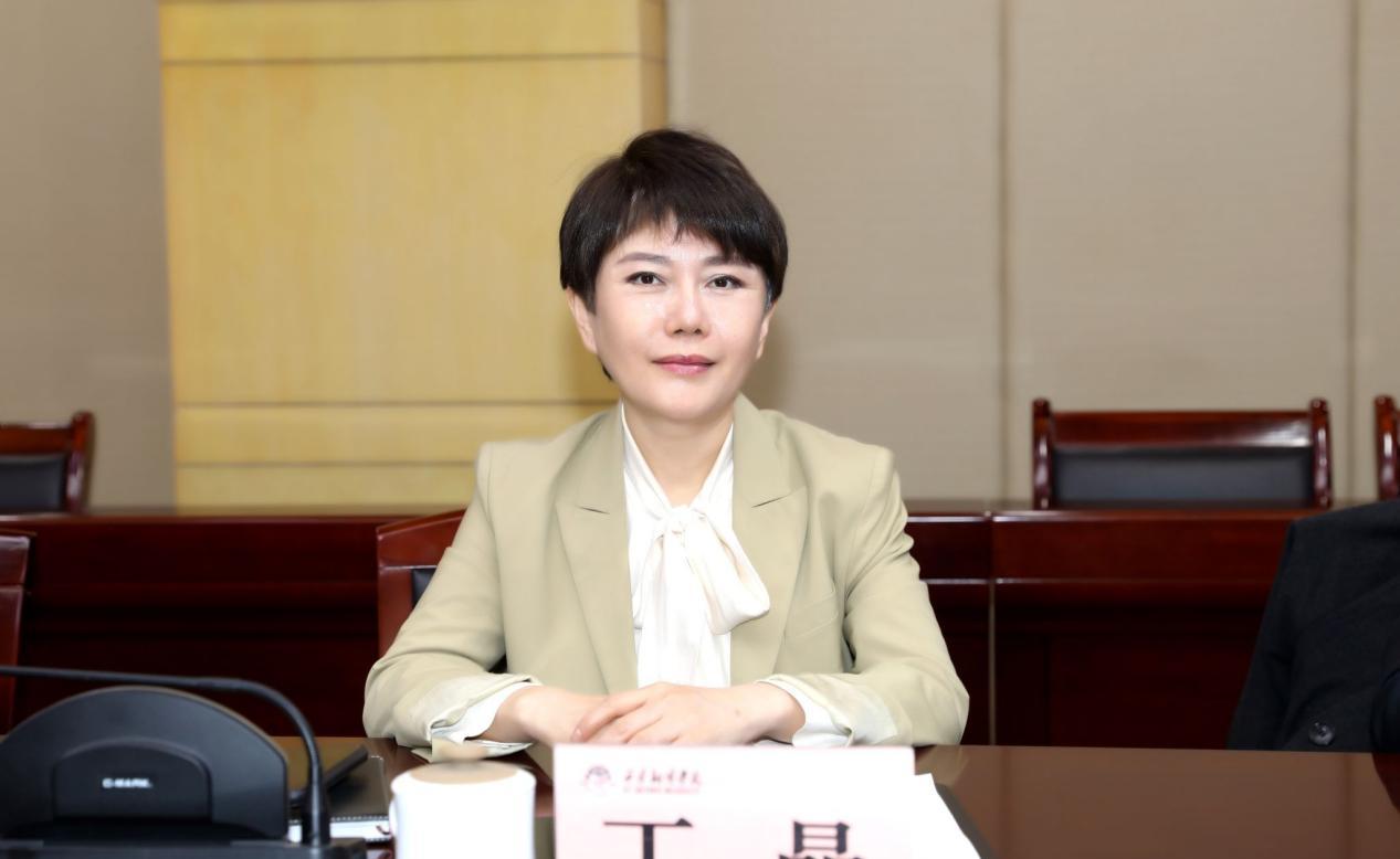 西安一民办高校两姐妹争夺遗产，大女儿伪造公证书，小女儿6年后才发现真相。