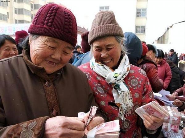 已经连涨了21年，但是第22次迟迟未有消息，就在大众热议养老金涨不涨之际