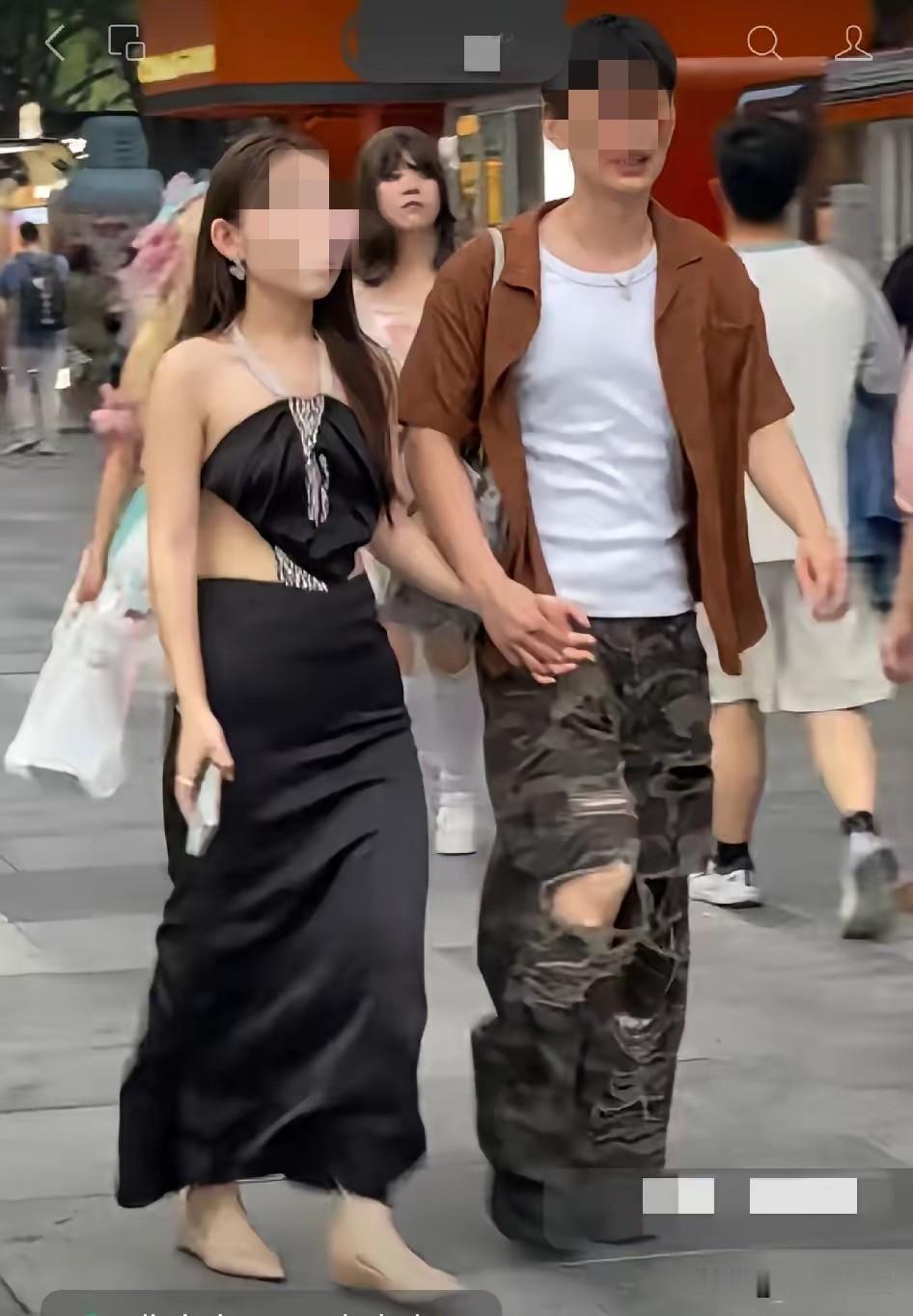 虽然我家们现在的生活质量比以前好了几十倍，可现在的年轻人这样的穿着真的很美吗？如