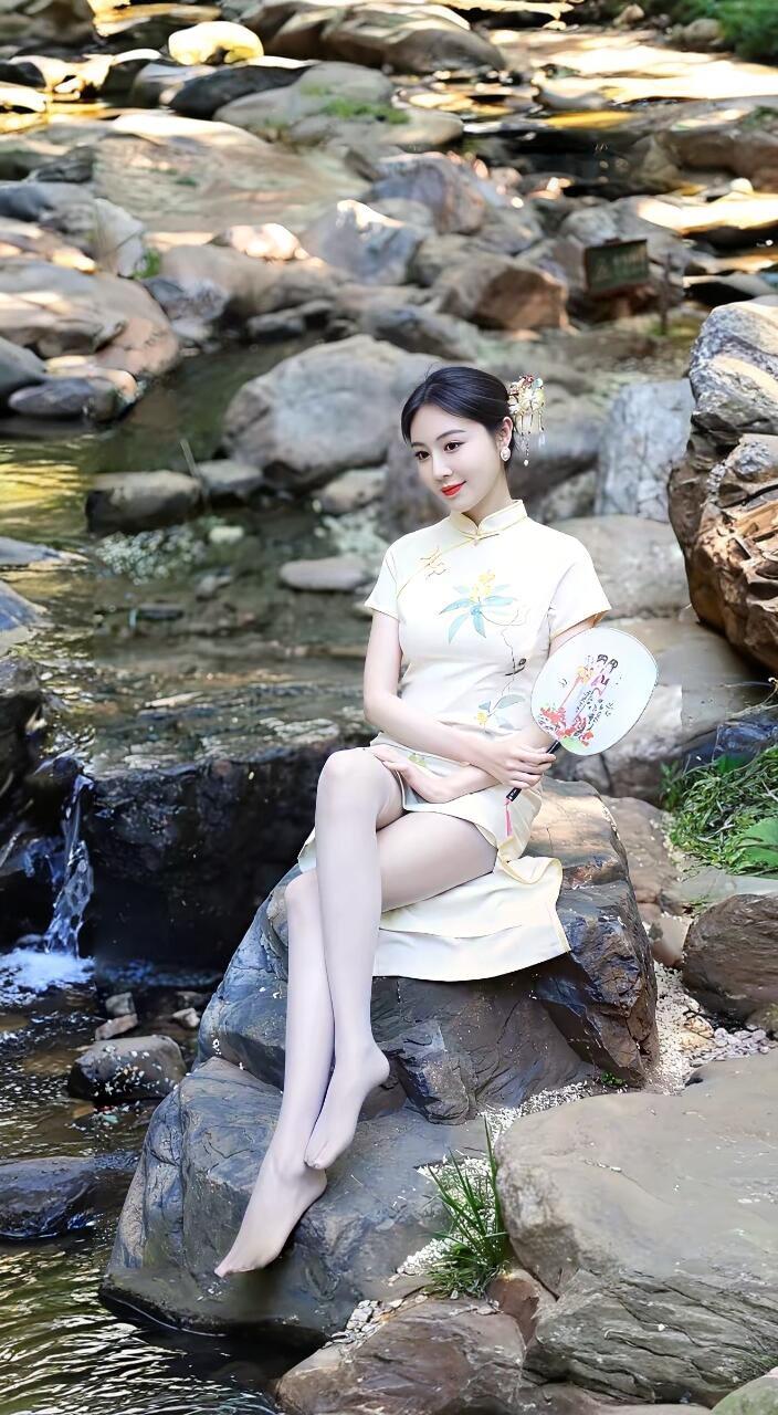 旗袍对于东方女性有哪些魅力所在?旗袍对东方女性的魅力，藏在立领衬出的柔美线条、省