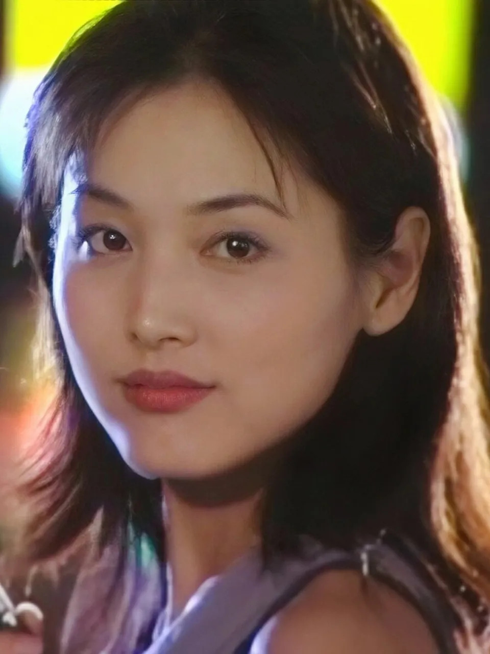 张延和<em>张锦程</em>：平凡日子里的爱与成长张延从小就展露出艺术天赋，1990年摘得