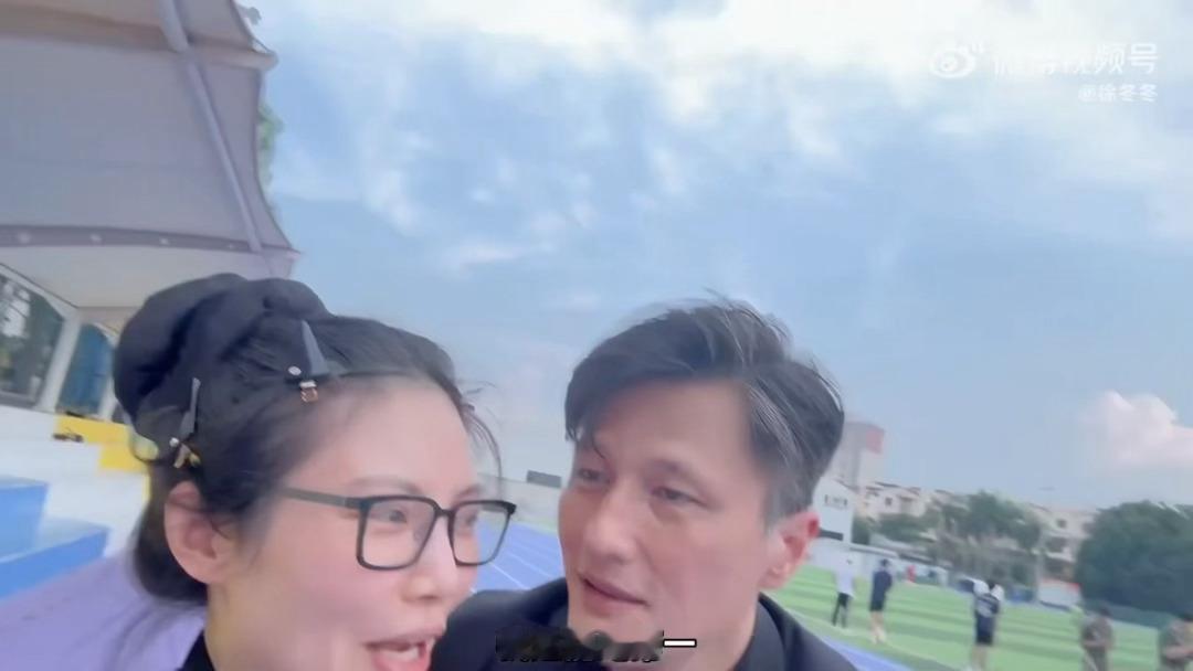 徐冬冬跑步摔了论真情侣的顶级好嗑感，完全她逃他追她插翅难飞