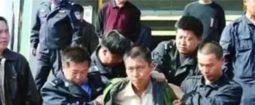 1996年，有伙人专门找上夜班的女性。他们不抢钱，也不图色，下手却特别狠。我总