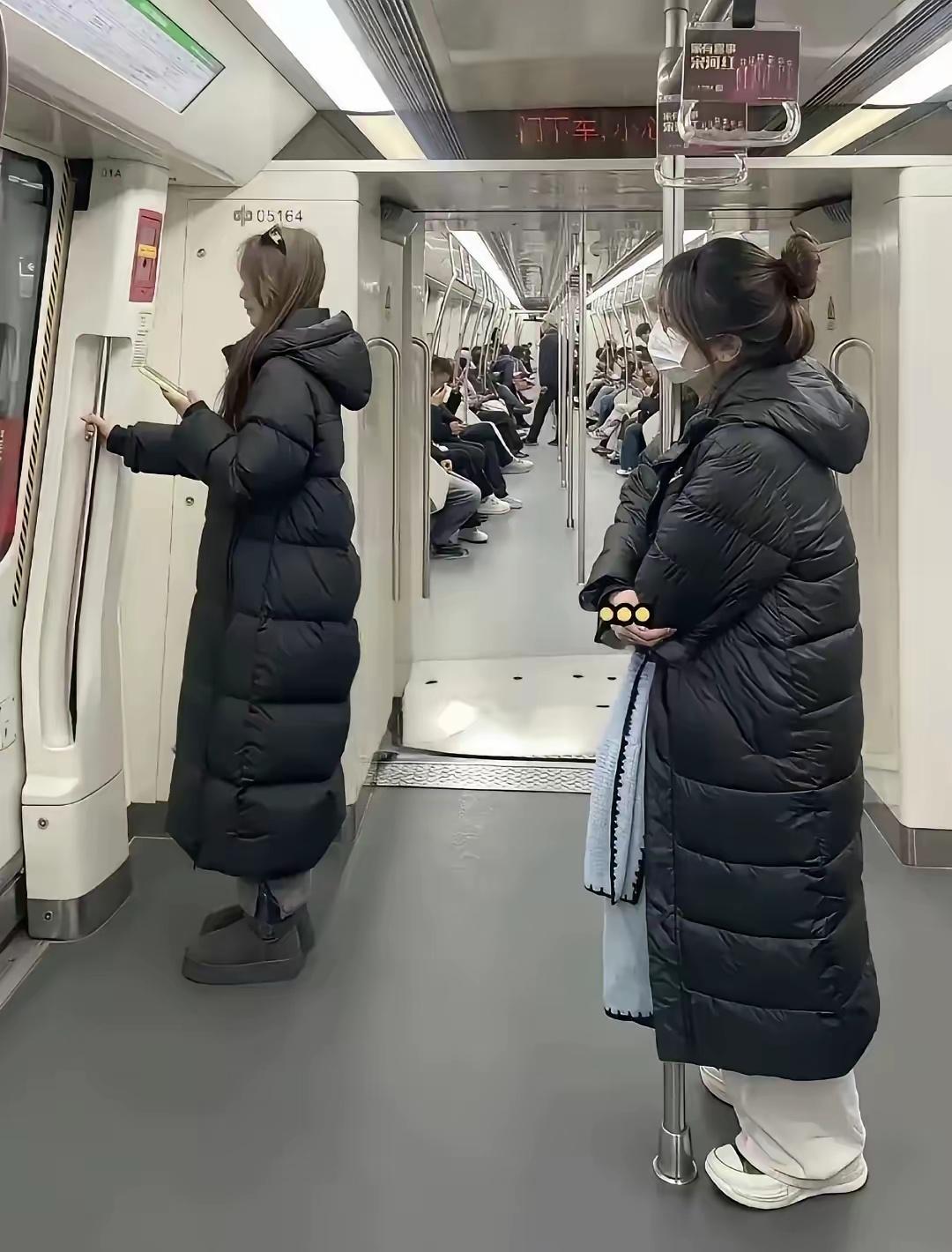 羽绒服还是有差距的一眼就看出正版和盗版了