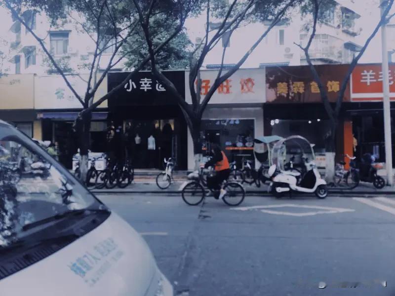 他到底爱不爱我？好多姐妹都有这疑惑。其实男人爱不爱，看行动就知道。要是他记得你