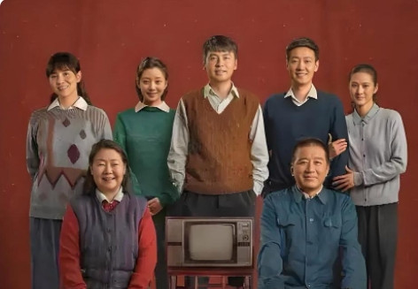 2021年，导演李路《人世间》选角时，42岁的殷桃主动请缨，为了能顺利出演“郑娟