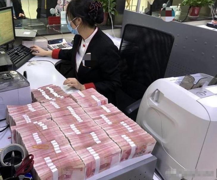 “省行要求的，高于3.5%不付。”一笔3000万的存款，当初双方白纸黑字约定年化