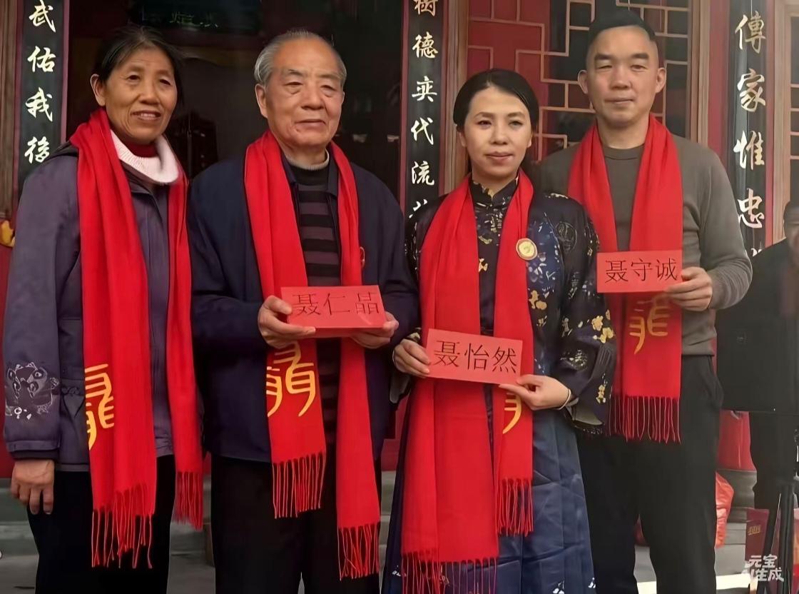 聂曦牺牲后，弟弟聂磊受牵连，一直跟家人失联。直到1992年，全家终于找到69岁的