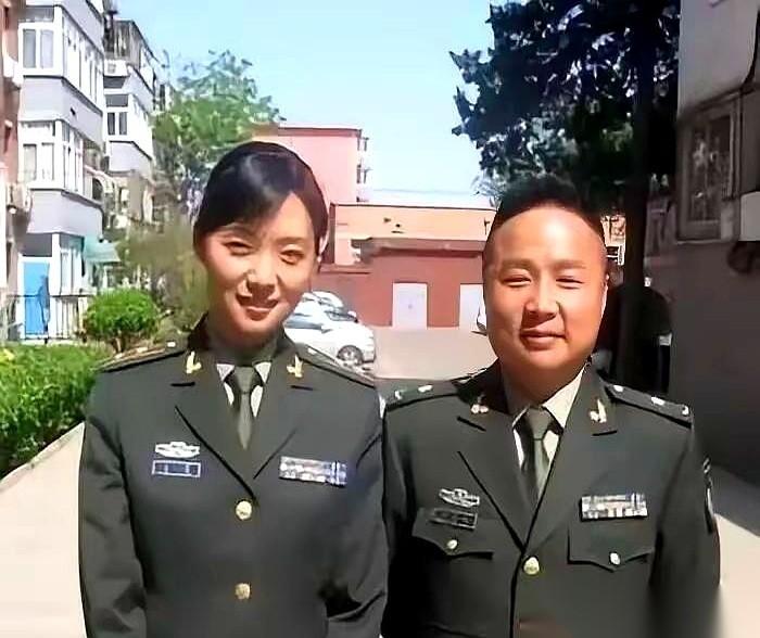 讲真，打死我都不信，那个在城楼上喊“李云龙你开炮”的秀芹，竟然是个东北大妞。我