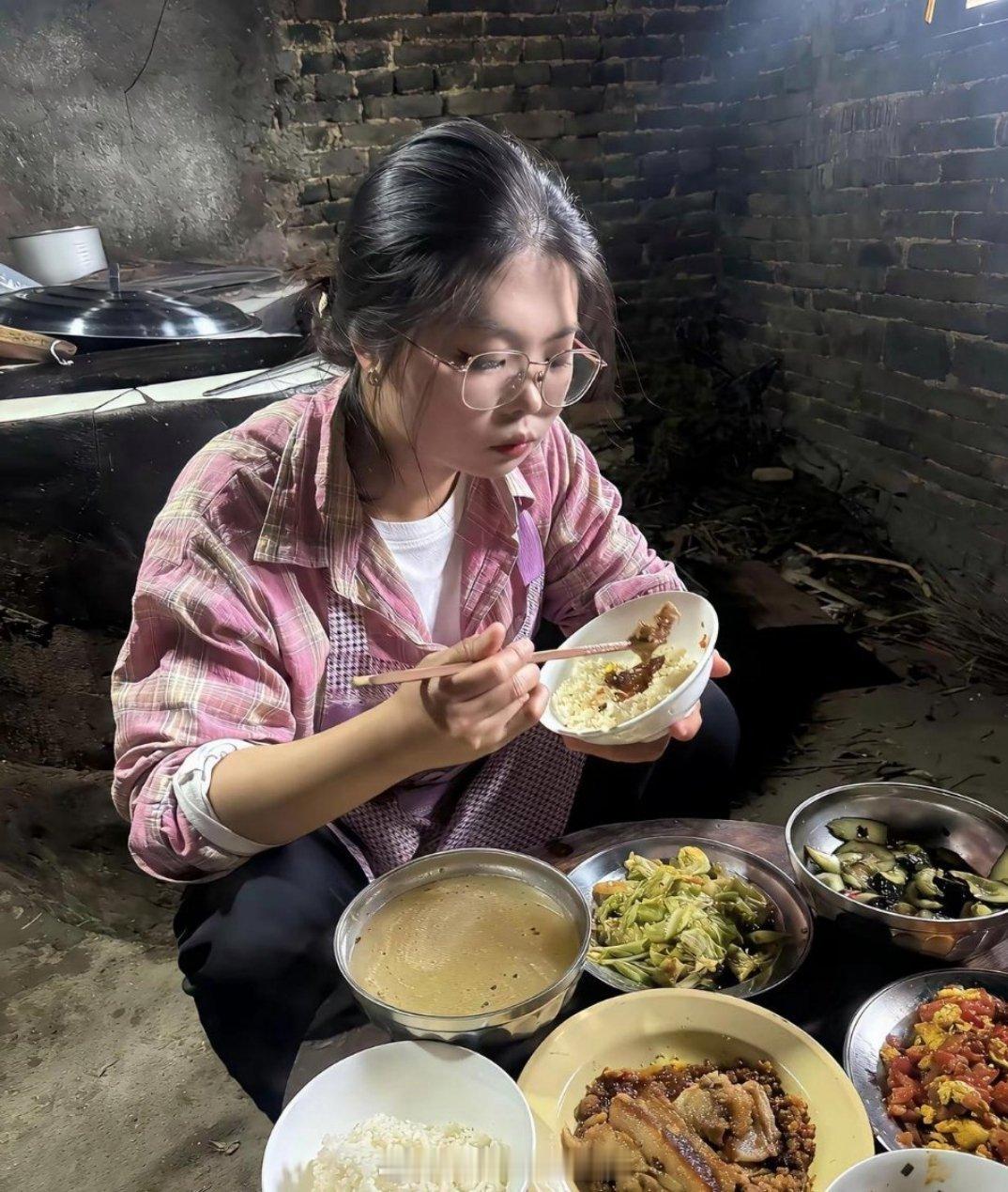 如果这是你女朋友家，你会留下来吃一顿饭，还是转头就走？