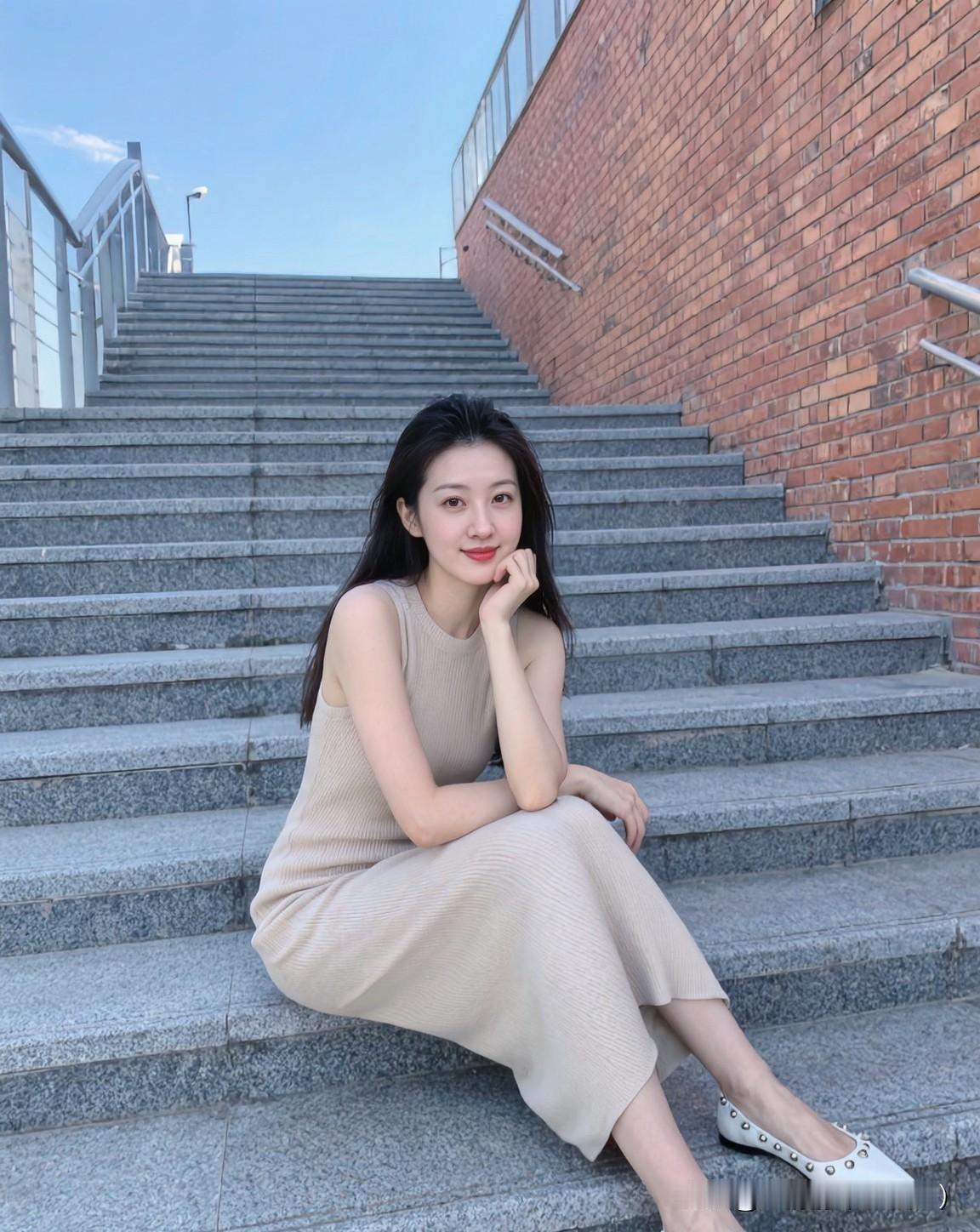 结婚最好的状态，其实是种恰到好处的平衡。村里有家，城里有房，是安稳的根基