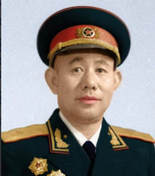1951年，志愿军开会，彭德怀拍桌说道：“黄朝天，你给我站起来！”全场吓懵，黄朝